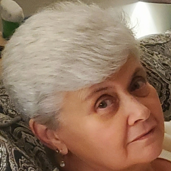 Meet your posher 🇨🇦Kim🇨🇦 - Picture 1 of 9